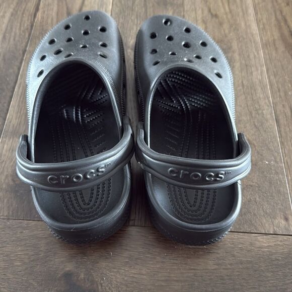Crocs size 7 very good condition!! LIKE NEW